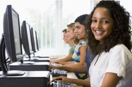 Menina Sorrindo com Cursos Render